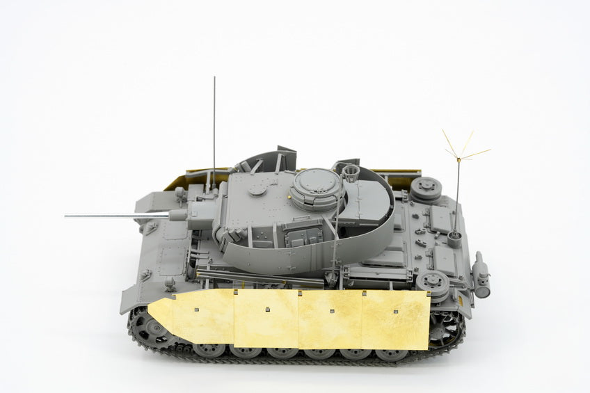 Border Model Pz.Bef.Wg.III Ausf.K with Schürzen (1:35)
