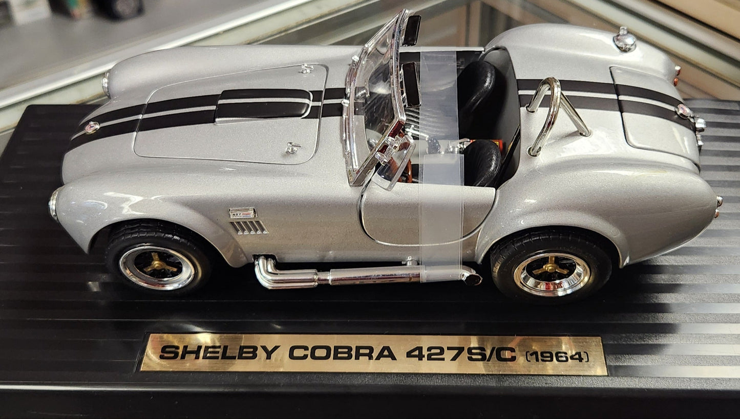 Road Legends 1964 Shelby Cobra 427S/C (1:18)