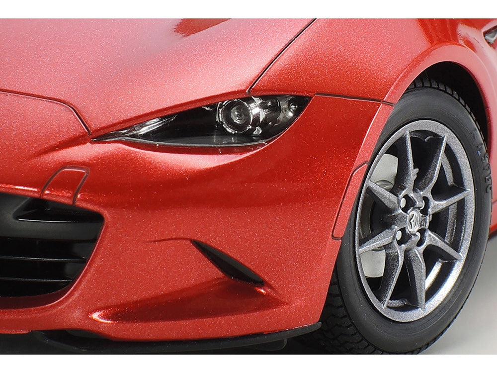 Tamiya Mazda MX-5 Roadster (1:24)