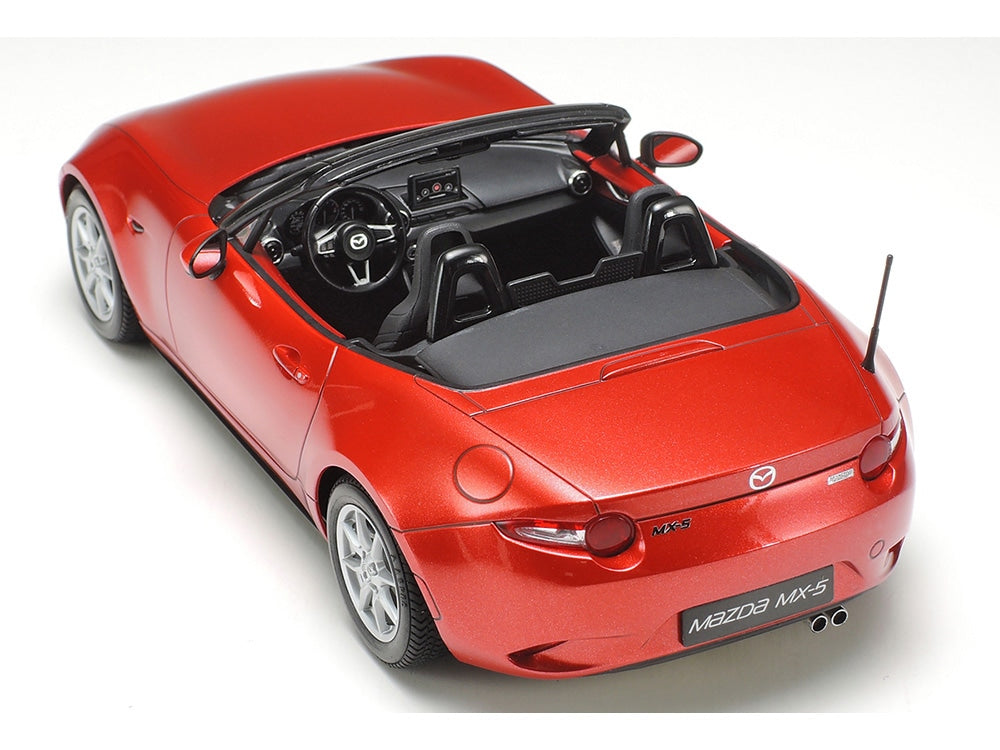 Tamiya Mazda MX-5 Roadster (1:24)
