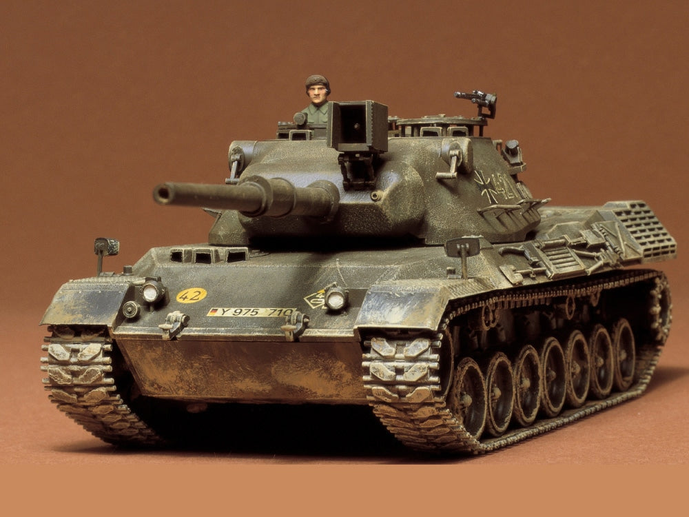 Tamiya West German Army Medium Tank Kampfpanzer Leopard (1:35)