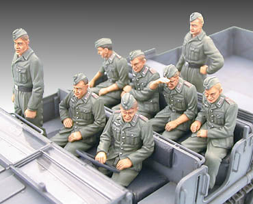 Tamiya Schwerer Zugkraftwagen 18t (Sd.Kfz.9) "FAMO" (1:35)