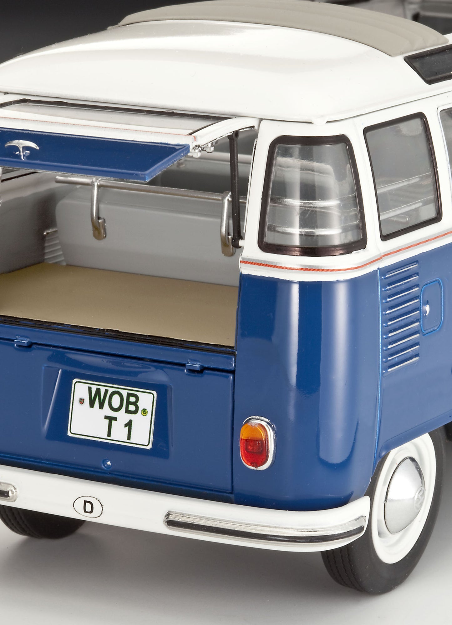 Revell Volkswagen T1 "Samba Bus" (1:24)