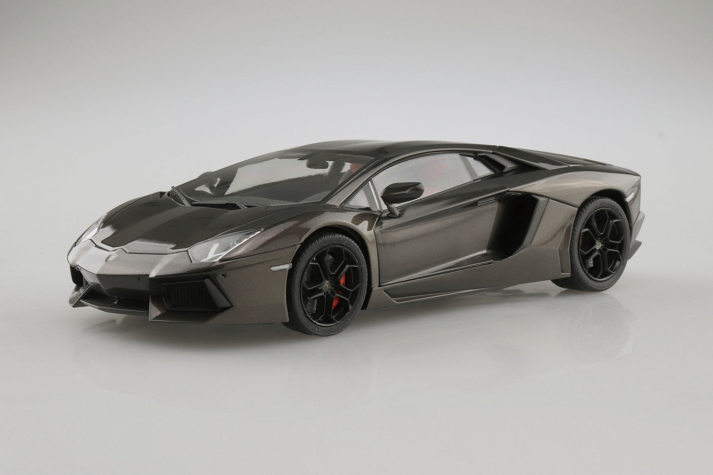 Aoshima 2011 Lamborghini Aventador (1:24)