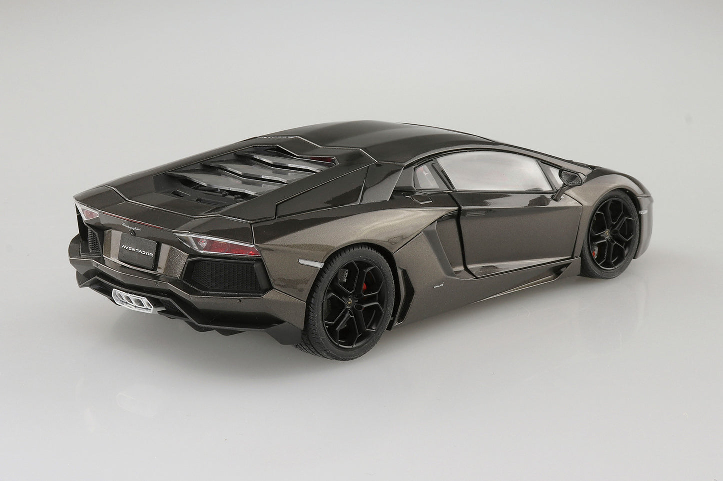 Aoshima 2011 Lamborghini Aventador (1:24)