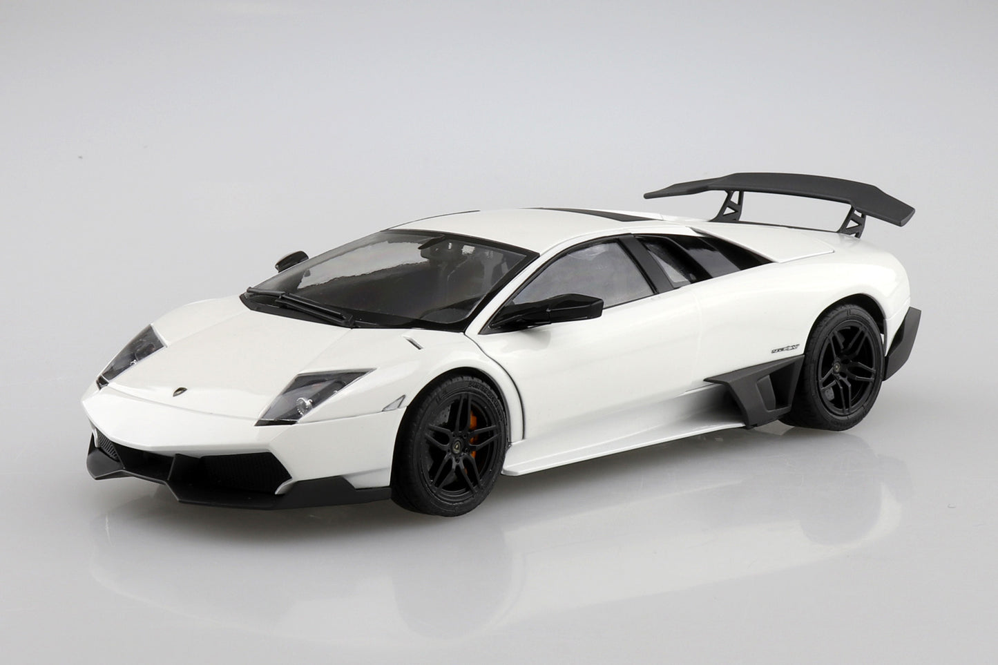 Aoshima 2009 Lamborghini Murciélago SV (1:24)