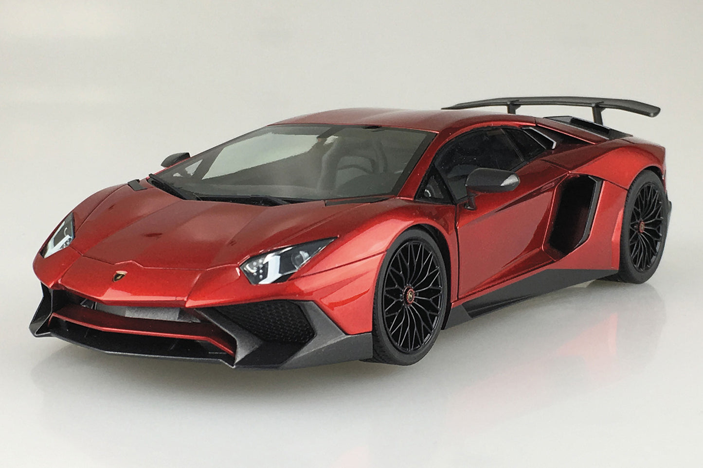 Aoshima 2015 Lamborghini Aventador SV (1:24)