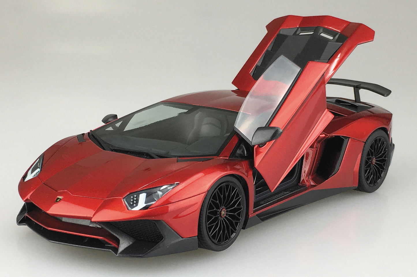 Aoshima 2015 Lamborghini Aventador SV (1:24)