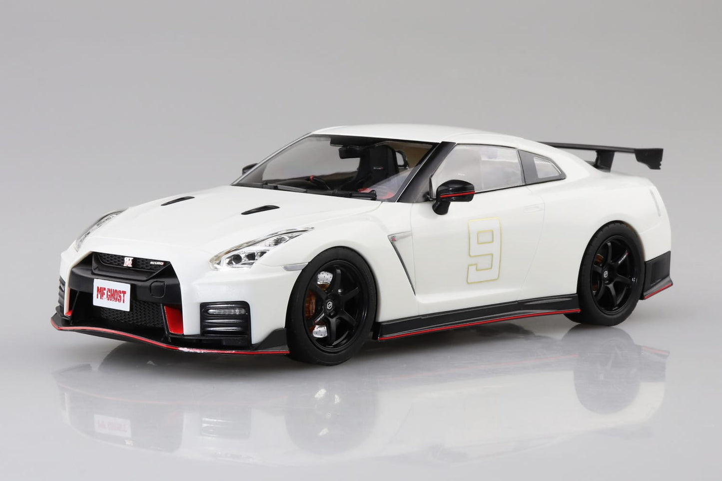 Aoshima MF Ghost 2017 Nissan GT-R NISMO R35 (1:24)