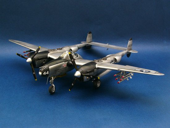 Trumpeter Lockheed P-38L-5-LO Lightning (1:32)