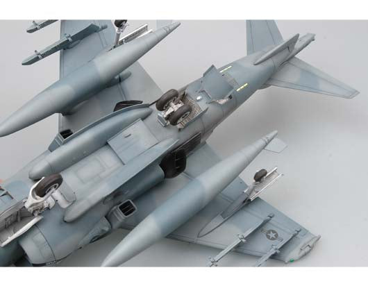 Trumpeter AV-8B Harrier II (1:32)