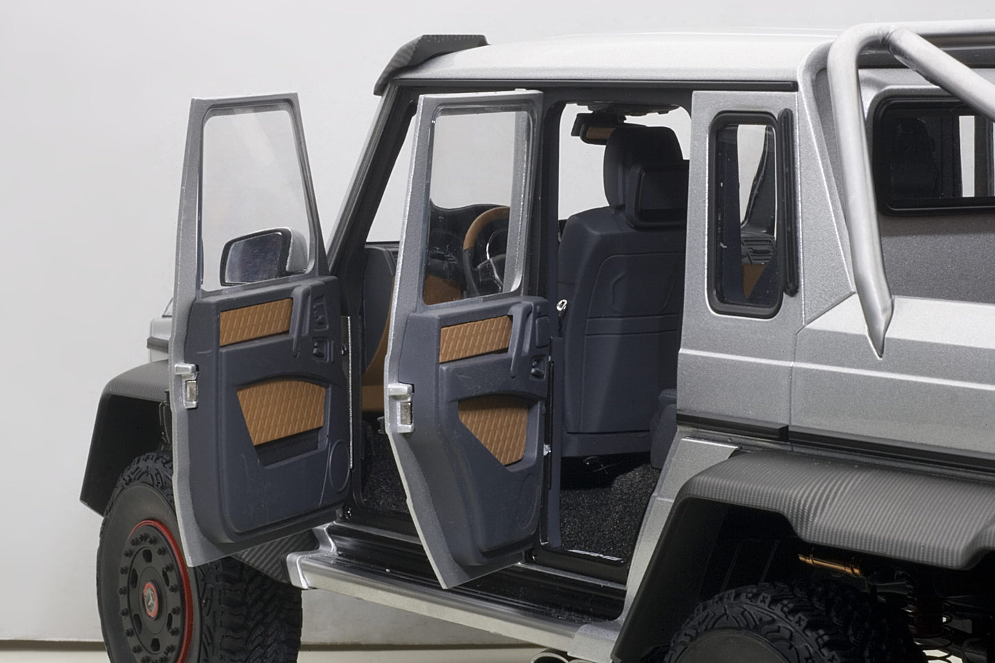AUTOart Mercedes-Benz G63 AMG 6x6 - Silver (1:18)