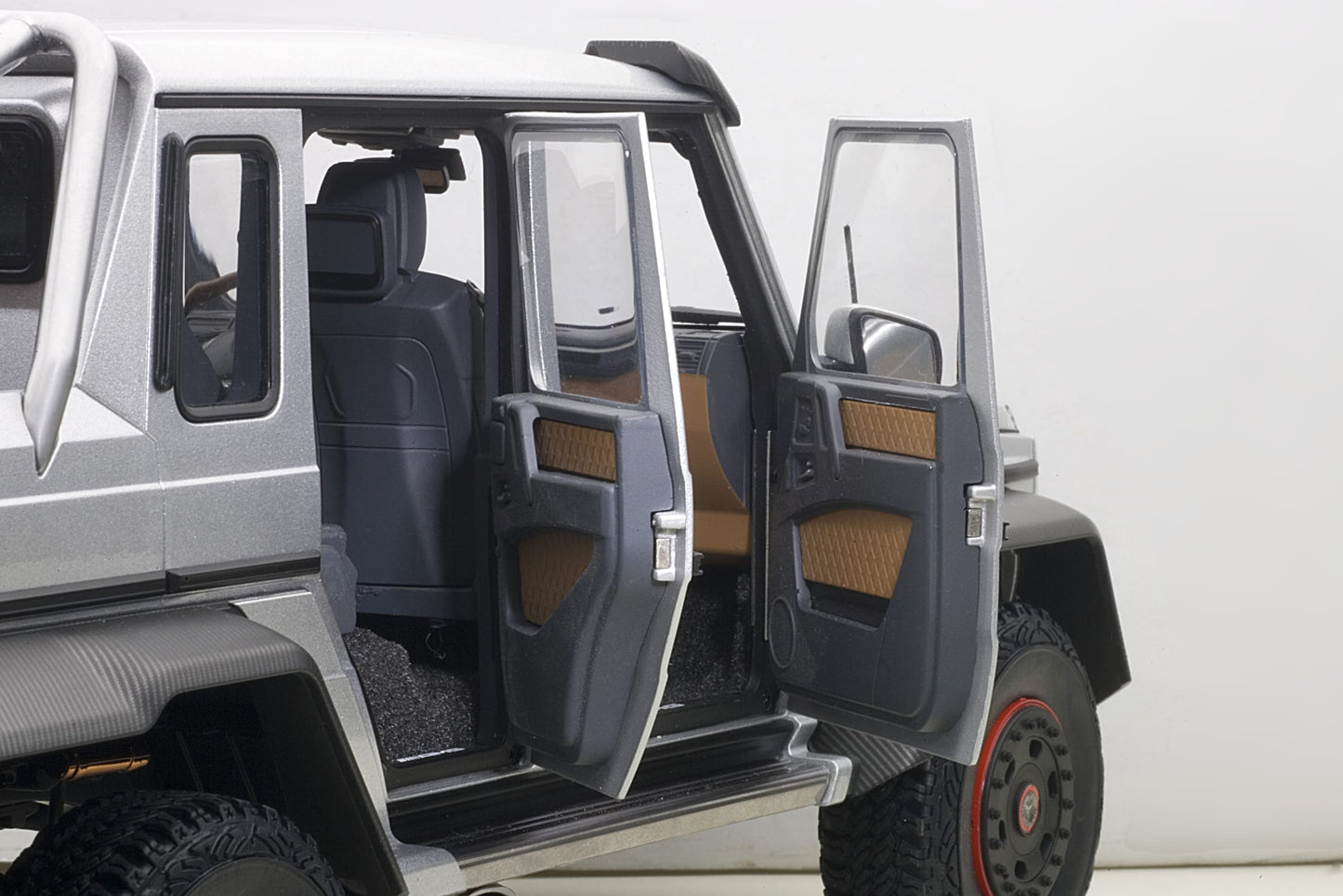 AUTOart Mercedes-Benz G63 AMG 6x6 - Silver (1:18)