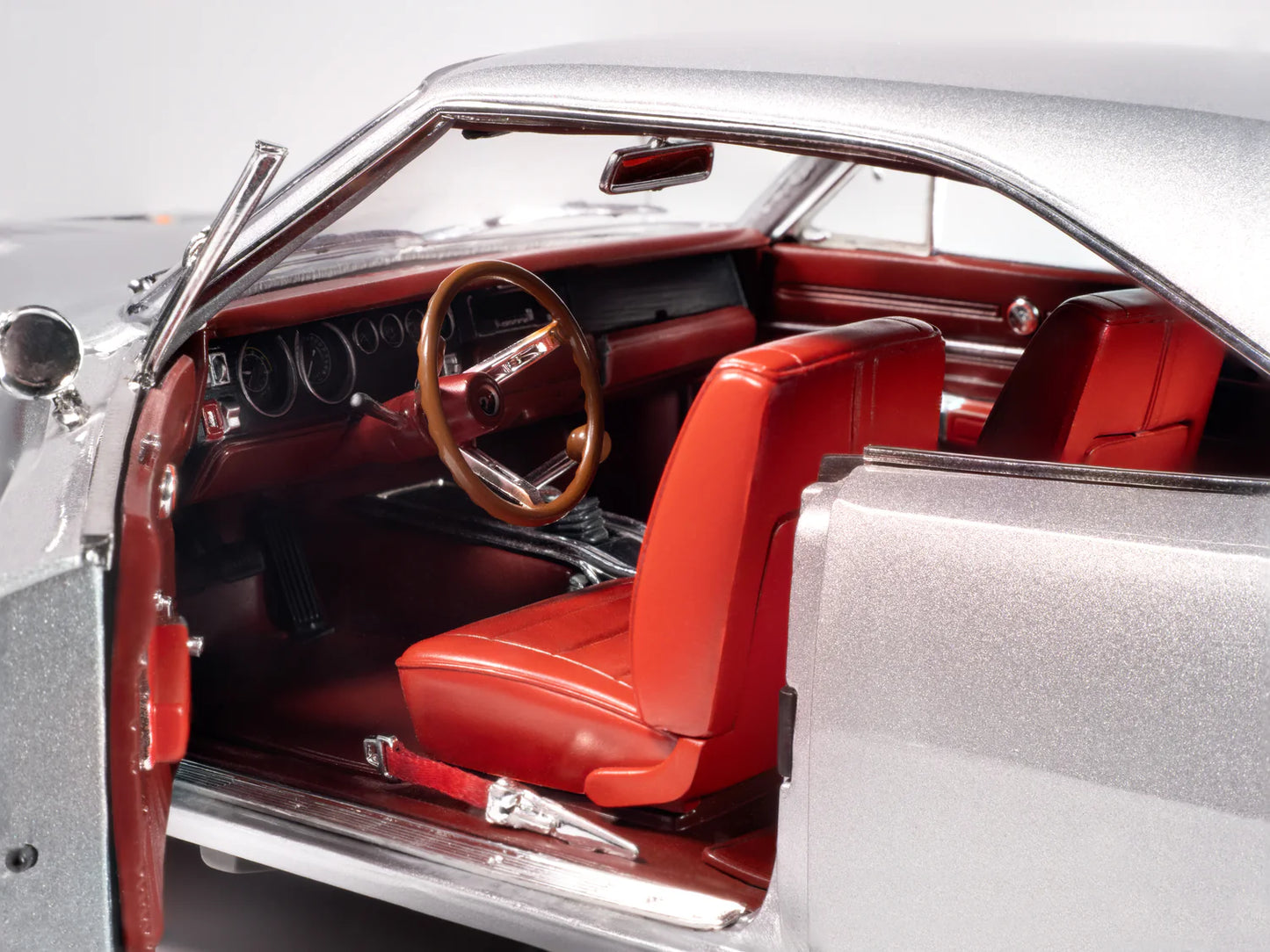 Auto World MCACN 1968 Dodge Charger R/T - Silver (1:18)