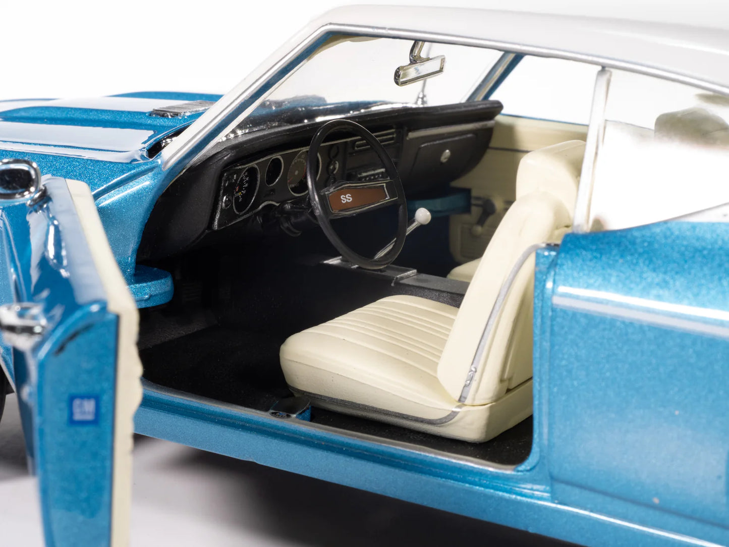 Auto World MCACN 1969 Chevy Chevelle SS 396 - Azure Turquoise (1:18)
