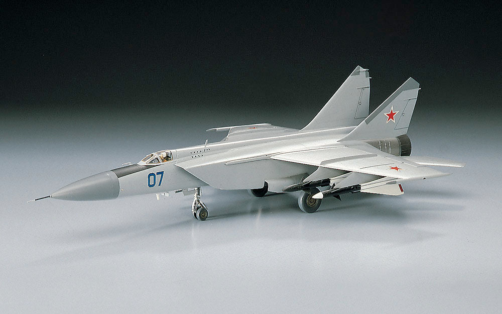 Hasegawa MiG-25 Foxbat (Russian Air Force interceptor) (1:72)