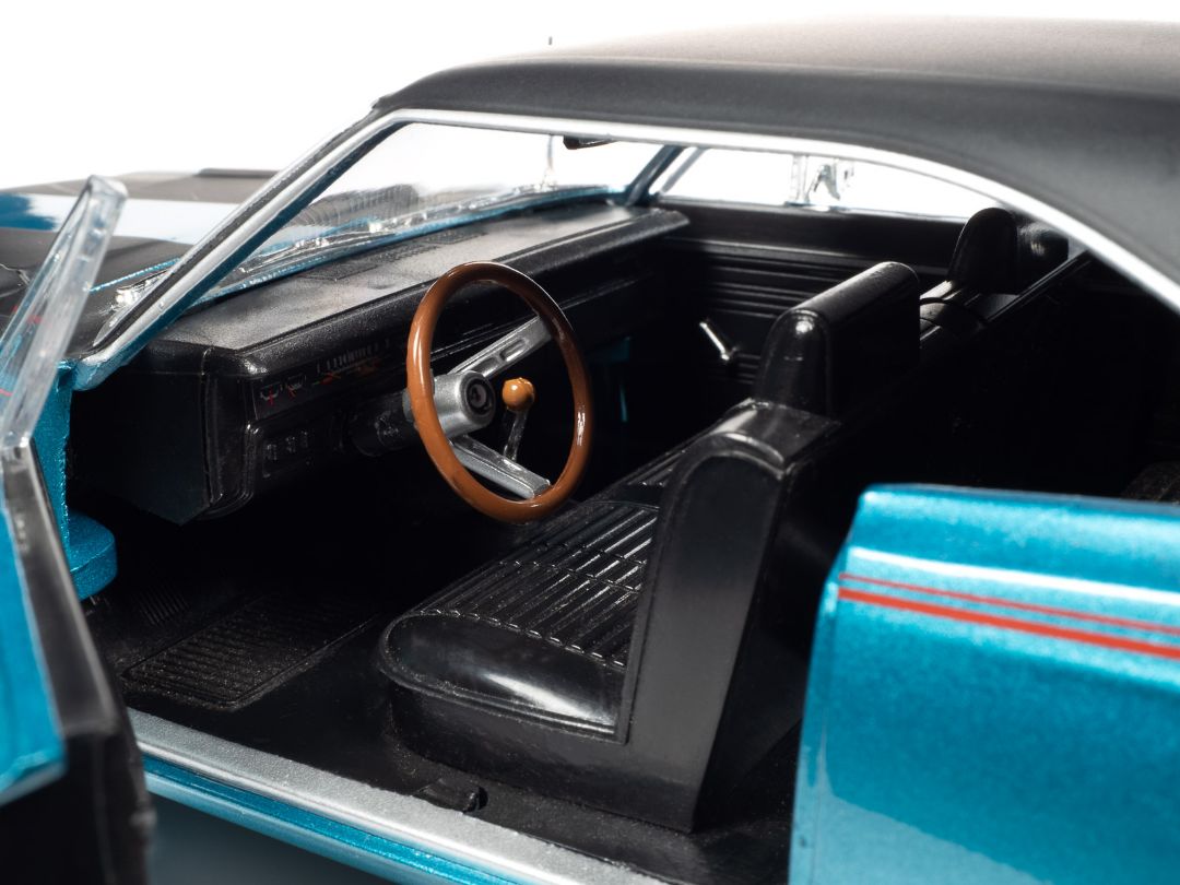 Auto World MCACN 1969 Plymouth Road Runner - Seafoam Turquoise (1:18)