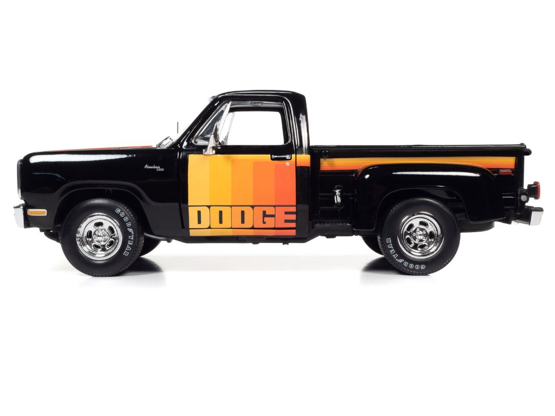 Auto World 1980 Dodge D150 Pick-M-Up Utiline (1:18)