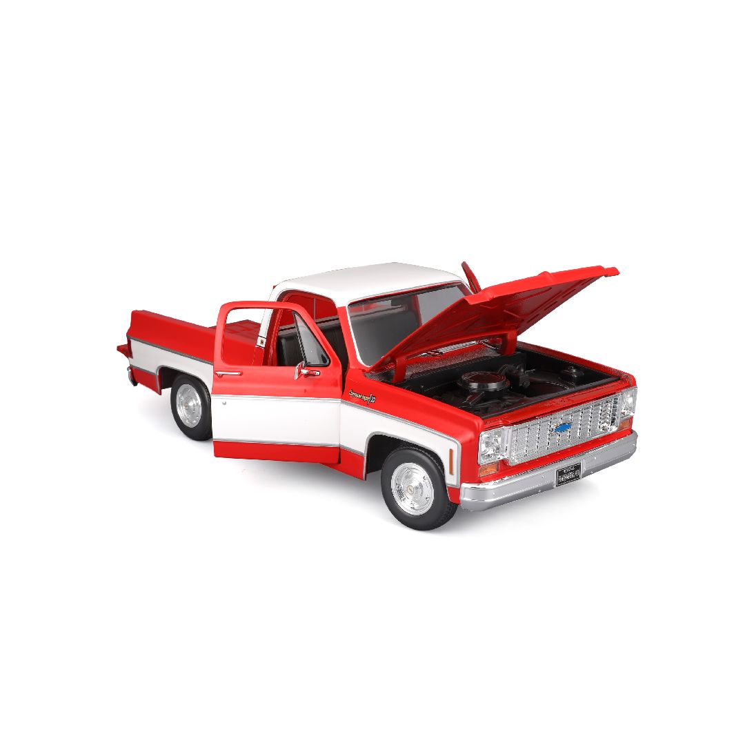 Maisto Special Edition 1974 Chevrolet C10 Cheyenne Super - Red and White (1:18)