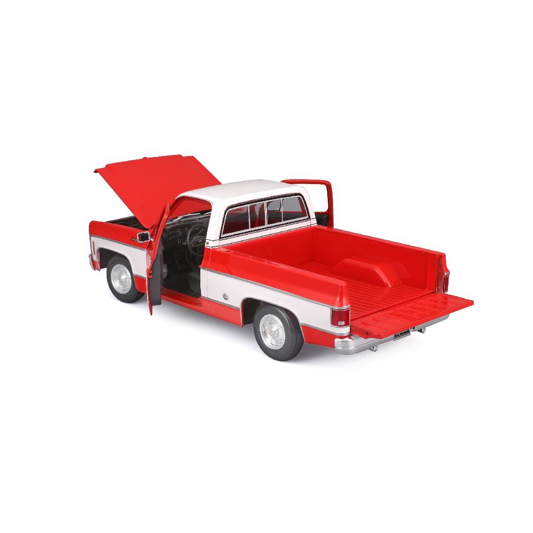 Maisto Special Edition 1974 Chevrolet C10 Cheyenne Super - Red and White (1:18)