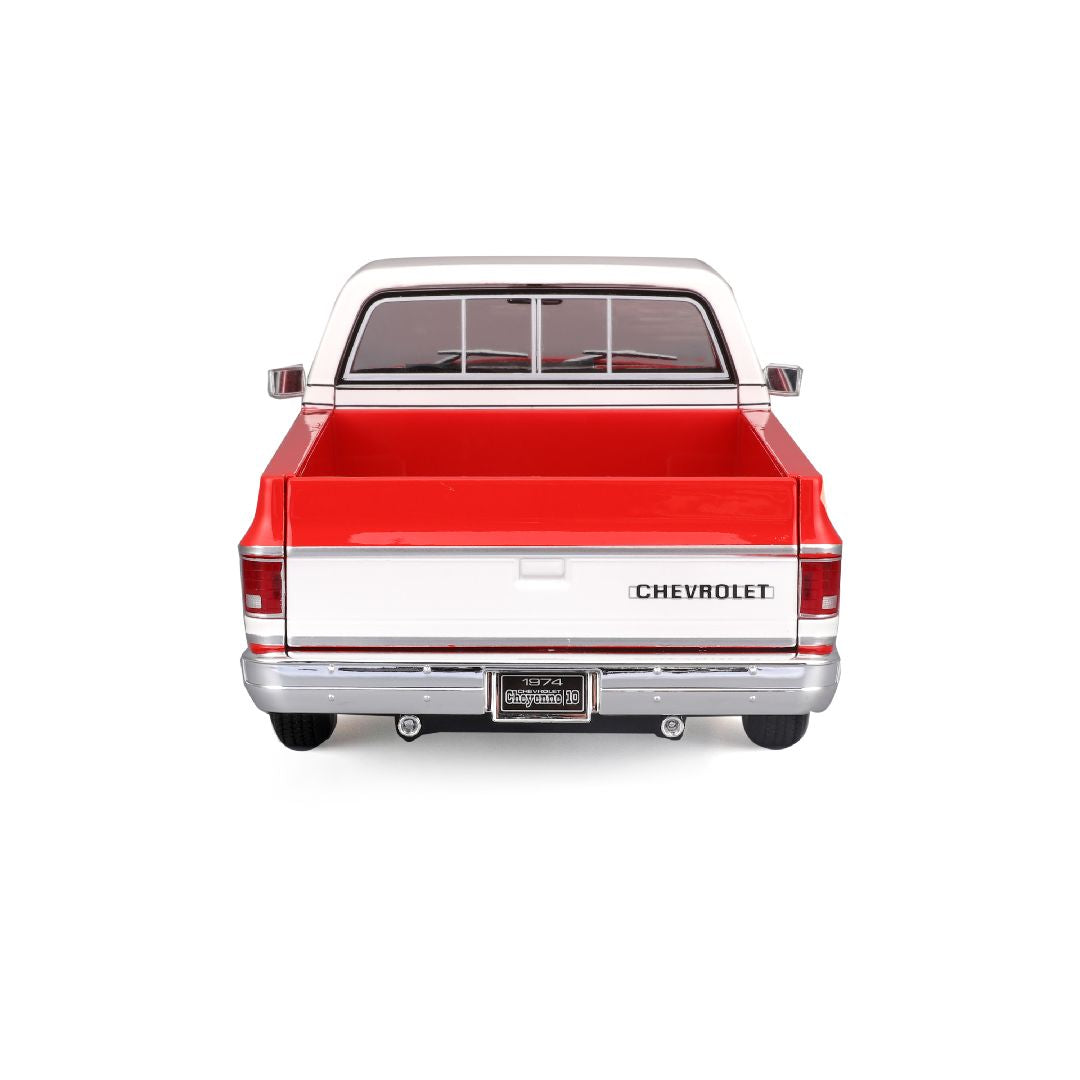 Maisto Special Edition 1974 Chevrolet C10 Cheyenne Super - Red and White (1:18)