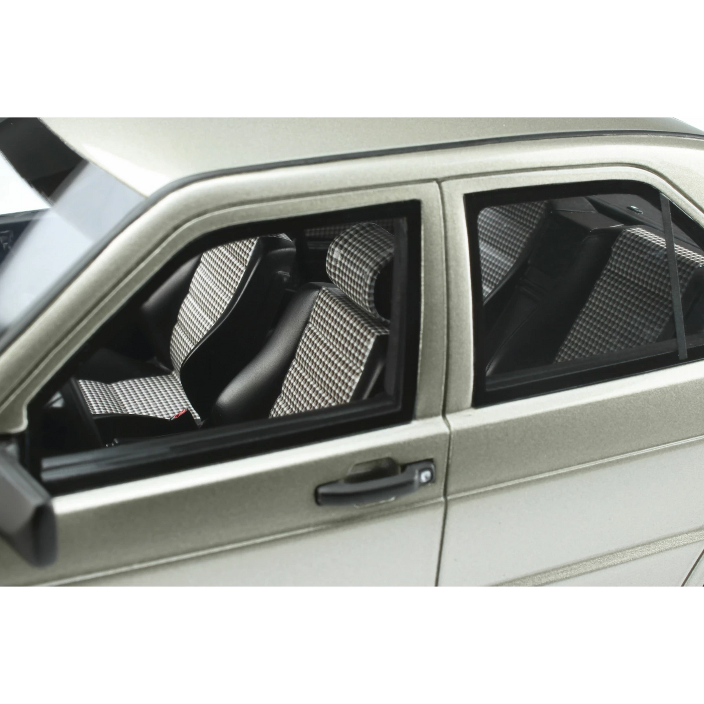 OttOmobile 1988 Mercedes-Benz W201 190E 2.5 16S - Smoke Silver Metallic (1:18)