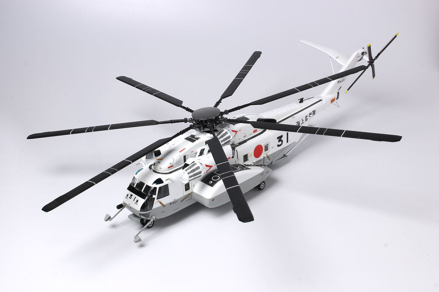 Platz Italeri Japan Maritime Self-Defense Force MH-53E Sea Dragon Minesweeper/Cargo Helicopter (1:72)