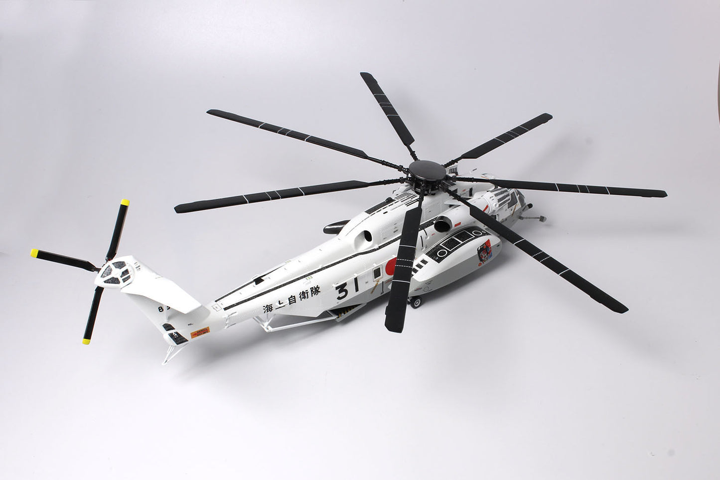 Platz Italeri Japan Maritime Self-Defense Force MH-53E Sea Dragon Minesweeper/Cargo Helicopter (1:72)