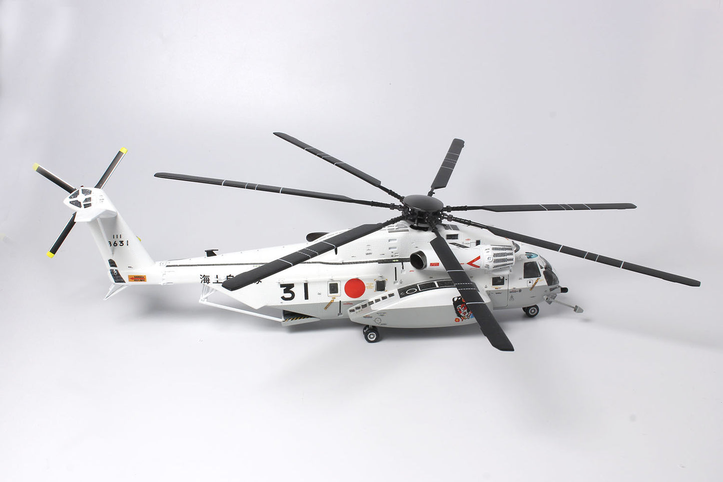 Platz Italeri Japan Maritime Self-Defense Force MH-53E Sea Dragon Minesweeper/Cargo Helicopter (1:72)