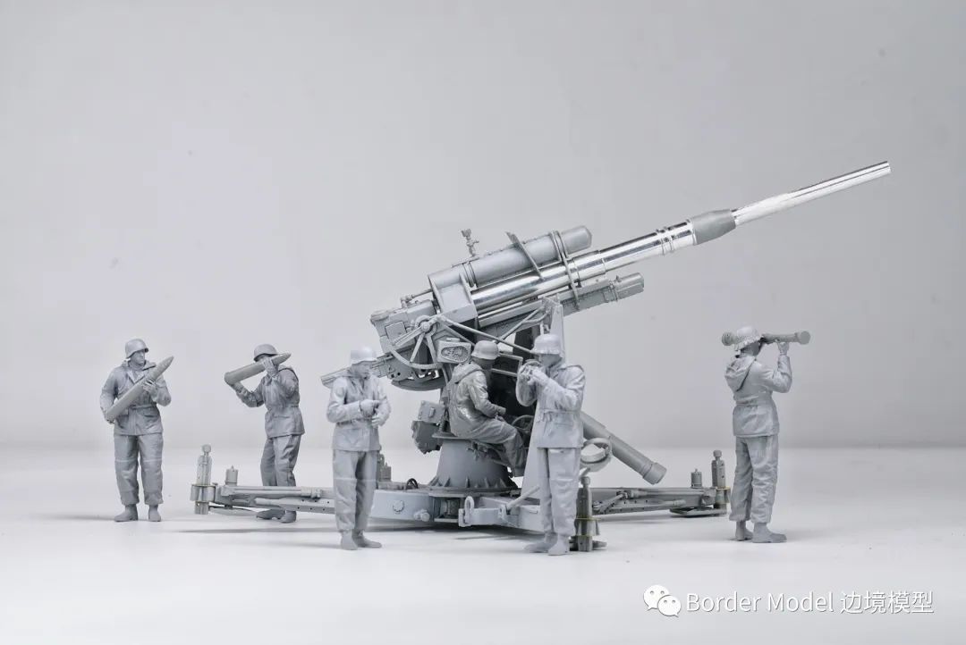 Border Model German 8mm Gun Flak36 w/6 Anti-Aircraft Artillery Crew Members (1:35)