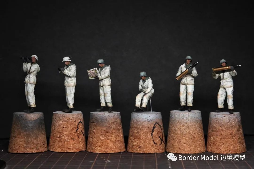 Border Model German 8mm Gun Flak36 w/6 Anti-Aircraft Artillery Crew Members (1:35)