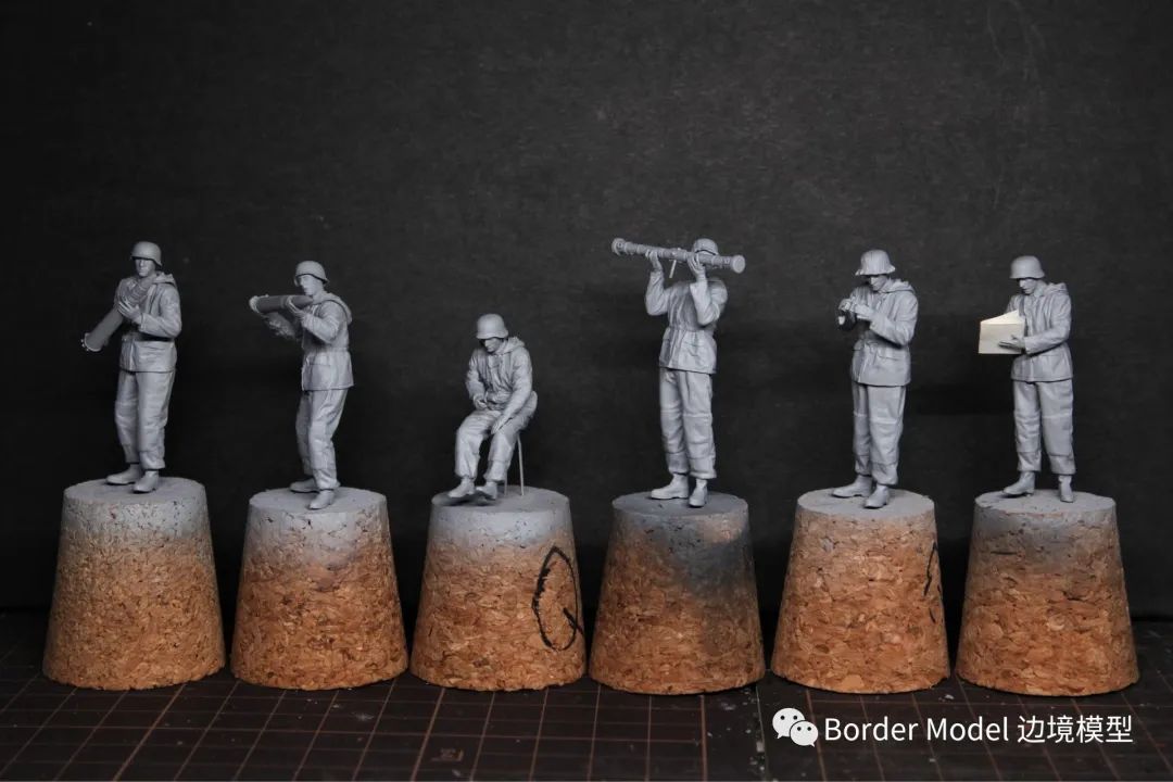 Border Model German 8mm Gun Flak36 w/6 Anti-Aircraft Artillery Crew Members (1:35)