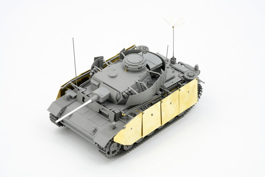 Border Model Pz.Bef.Wg.III Ausf.K with Schürzen (1:35)