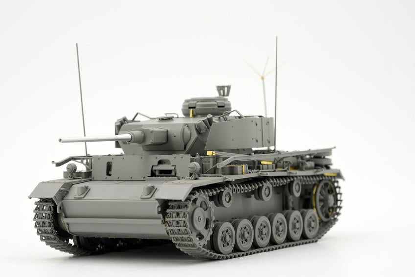 Border Model Pz.Bef.Wg.III Ausf.K with Schürzen (1:35)