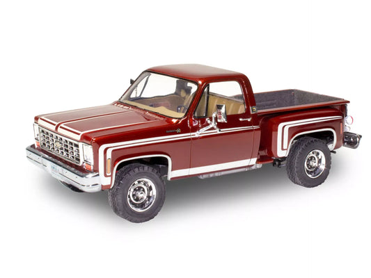 Revell 1976 Chevy Sport Stepside Pickup 4x4 (1:24)