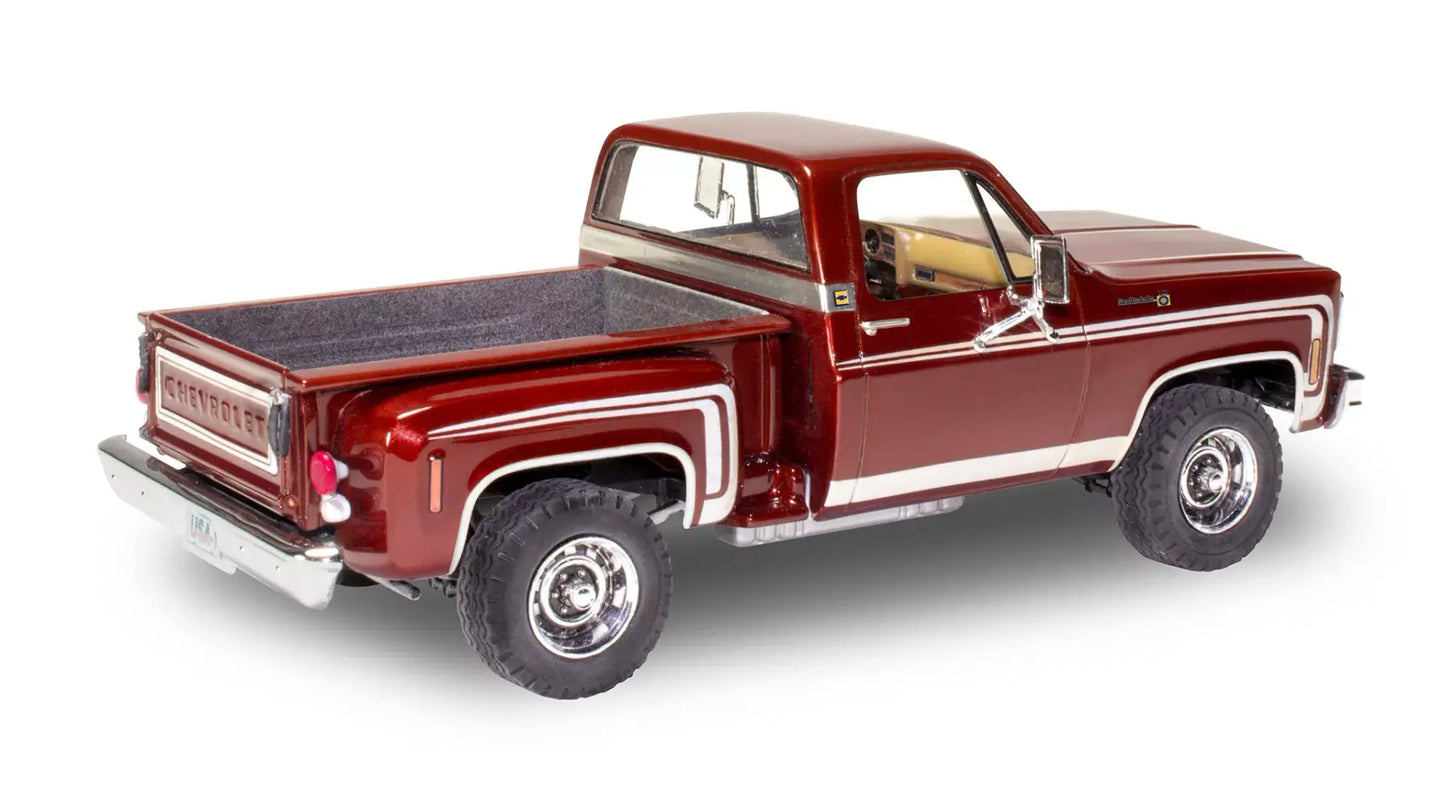 Revell 1976 Chevy Sport Stepside Pickup 4x4 (1:24)