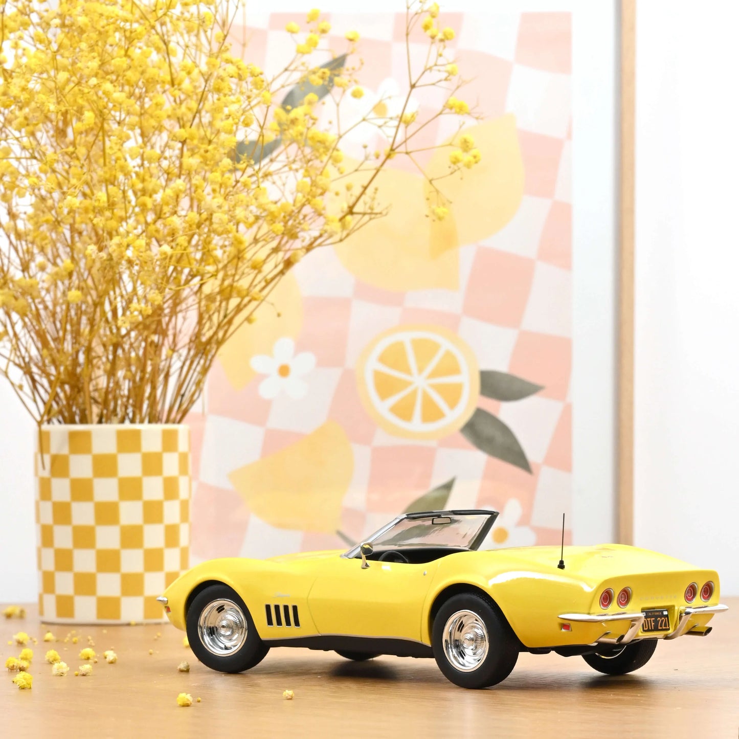Norev 1969 Chevrolet Corvette Cabriolet - Daytona Yellow (1:18)