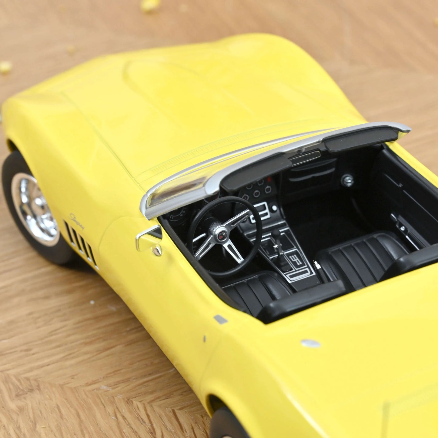 Norev 1969 Chevrolet Corvette Cabriolet - Daytona Yellow (1:18)