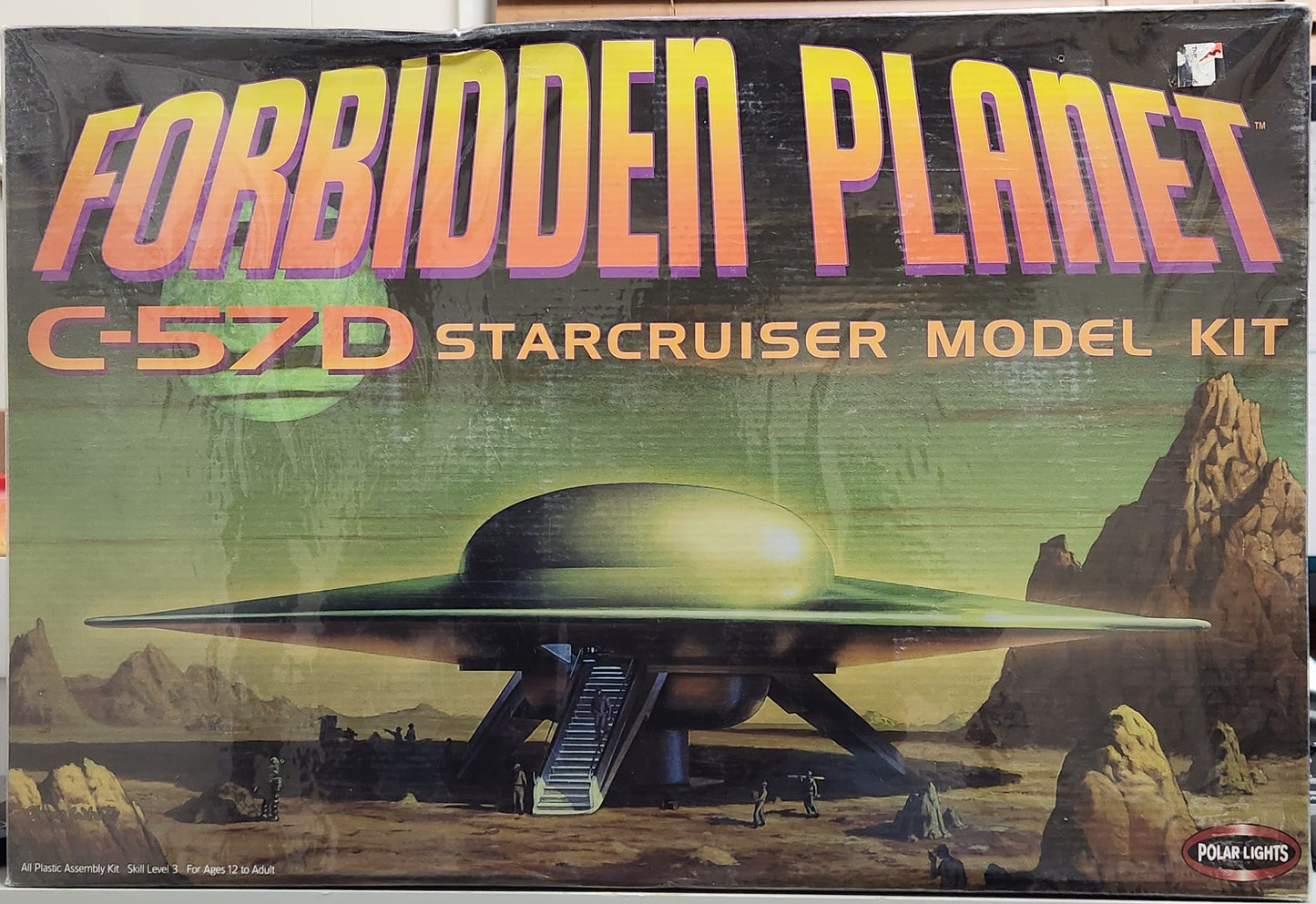Polar Lights Forbidden Planet C-57D Starcruiser (1:72)