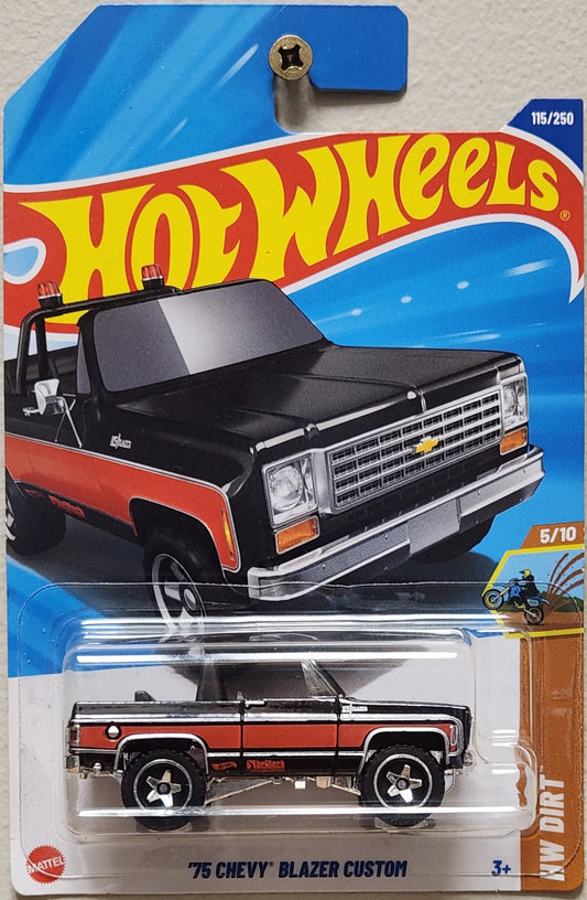 Hot Wheels HW Dirt 1975 Chevy Blazer Custom (1:64)