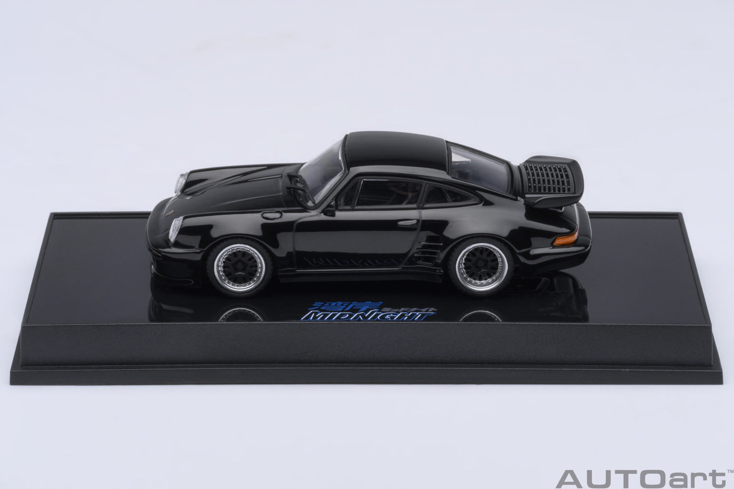 AUTOart Porsche 911(930) Turbo - Wangan Midnight "Blackbird" (Comic #1 Version) (1:64)