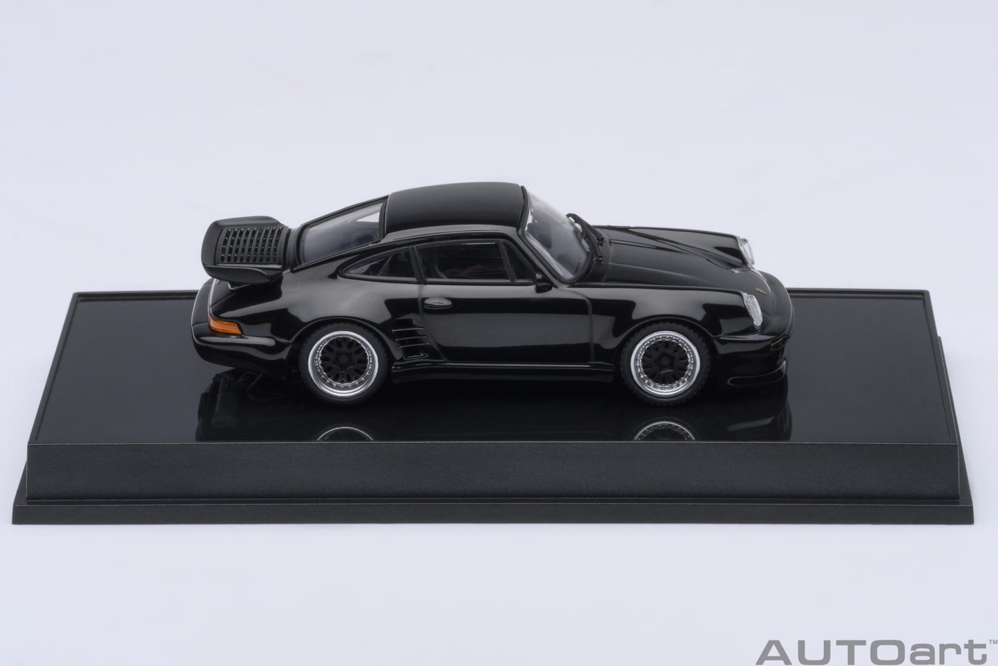 AUTOart Porsche 911(930) Turbo - Wangan Midnight "Blackbird" (Comic #1 Version) (1:64)