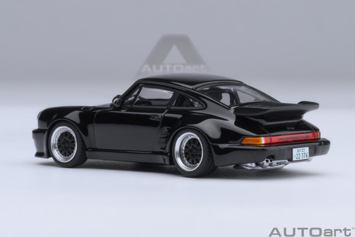 AUTOart Porsche 911(930) Turbo - Wangan Midnight "Blackbird" (Comic #1 Version) (1:64)