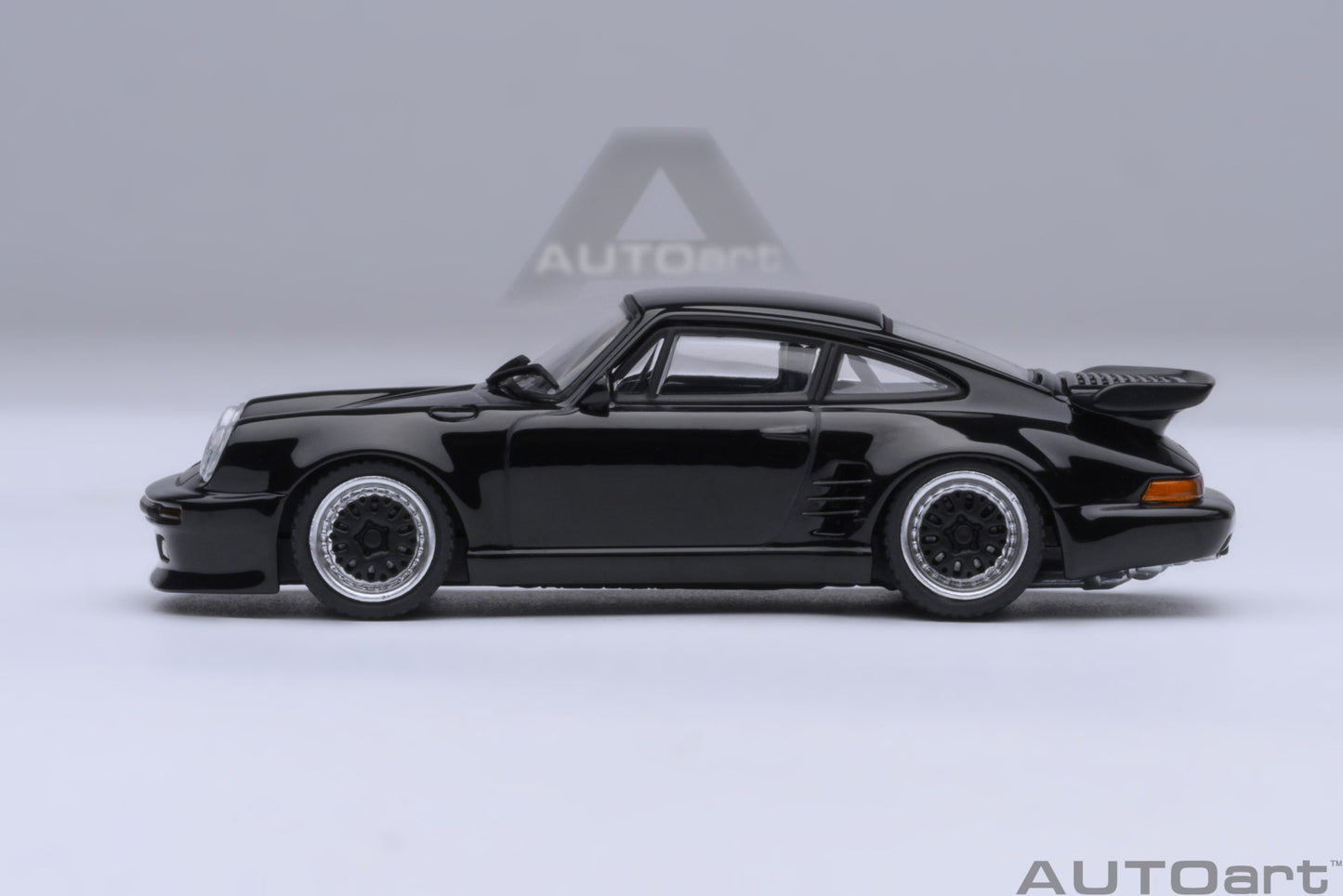 AUTOart Porsche 911(930) Turbo - Wangan Midnight "Blackbird" (Comic #1 Version) (1:64)