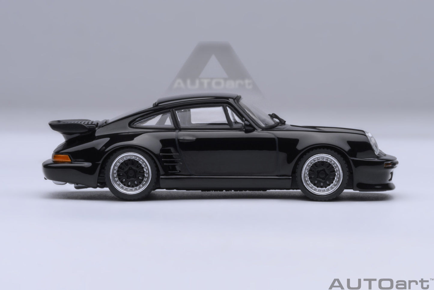 AUTOart Porsche 911(930) Turbo - Wangan Midnight "Blackbird" (Comic #1 Version) (1:64)