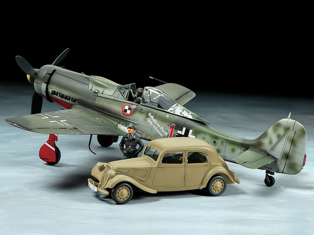 Tamiya Focke-Wulf Fw190 D-9 JV44 and Citroën Traction 11CV Staff Car Set (1:48)