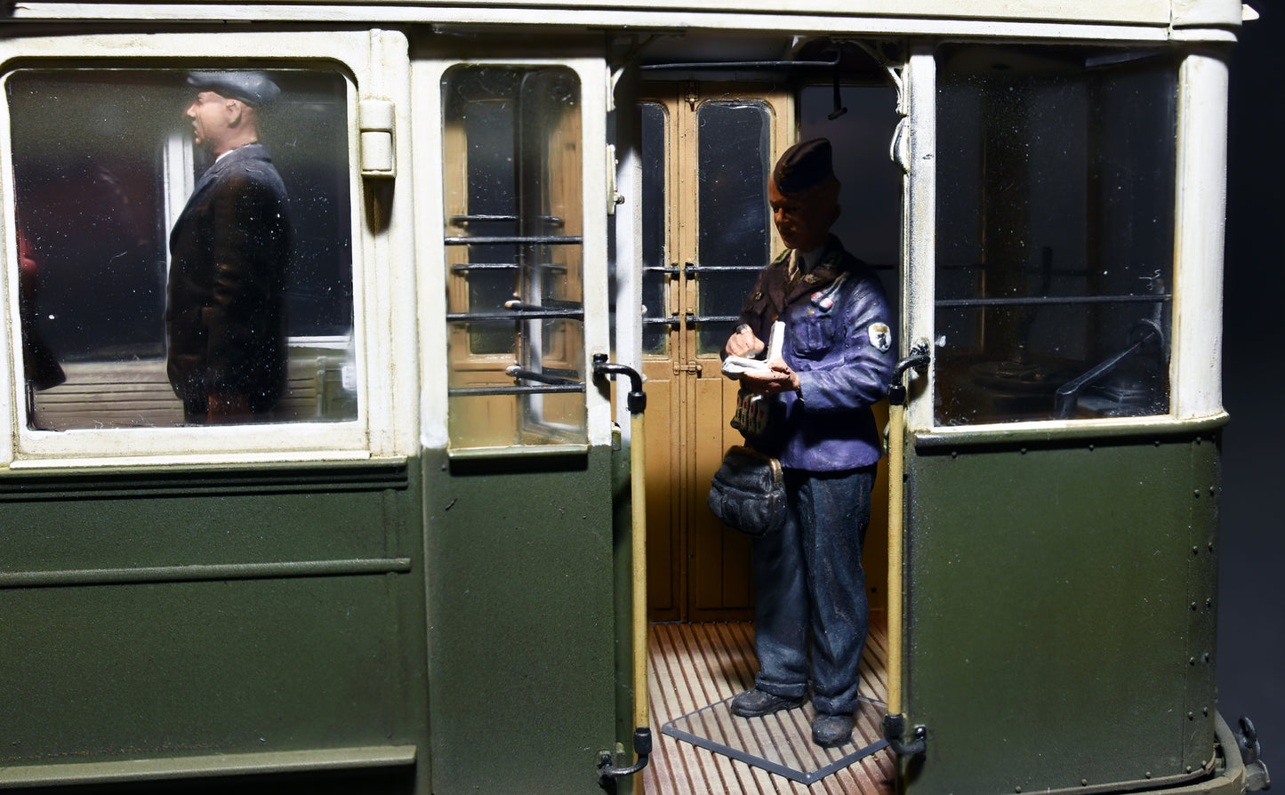 MiniArt European Tramcar with Crew & Passengers (1:35)