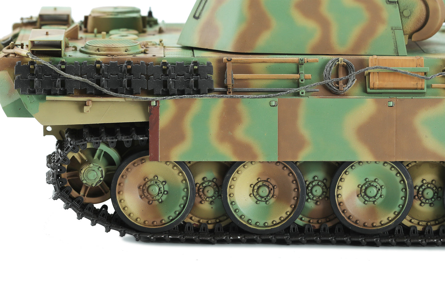 Meng Model German Medium Tank Panther Sd.Kfz.171 Ausf.G Early/Ausf.G with Air Defense Armor (1:35)