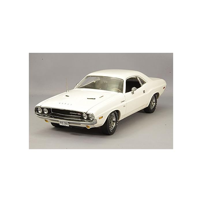 Highway 61 1970 Dodge Challenger R/T - White (1:18)