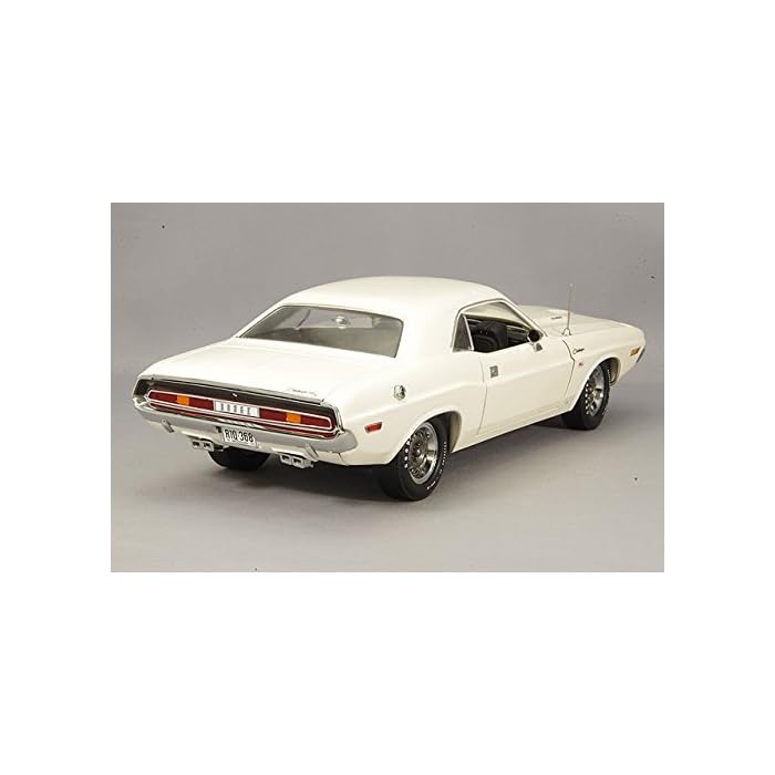 Highway 61 1970 Dodge Challenger R/T - White (1:18)